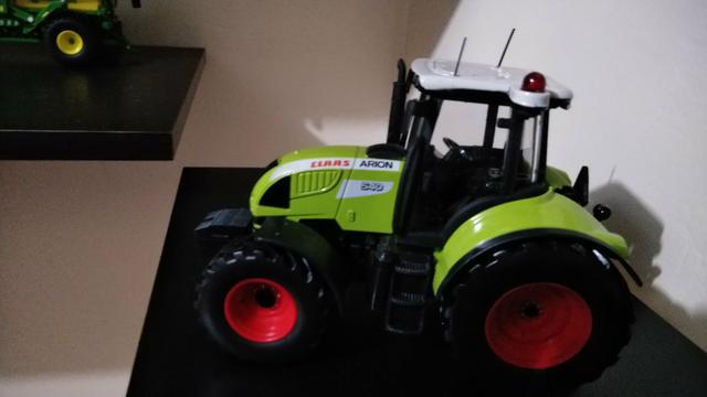 Vendo miniatura trator claas