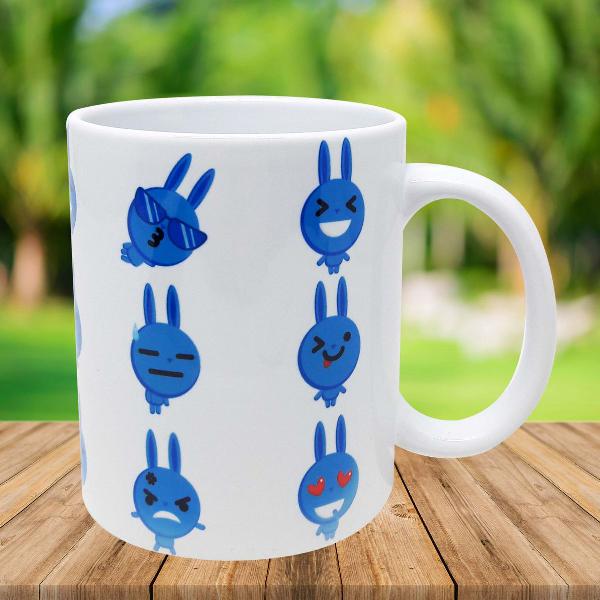 caneca branca personalizada emoji coelho azul