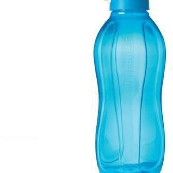 garrafa azul da tupperware 2 litros