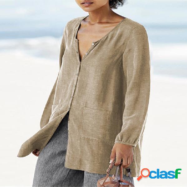 Blusa de botão com decote em V de cor sólida com bolso