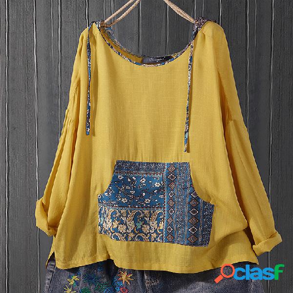 Blusa de tamanho Plus com capuz e bolso com estampa de