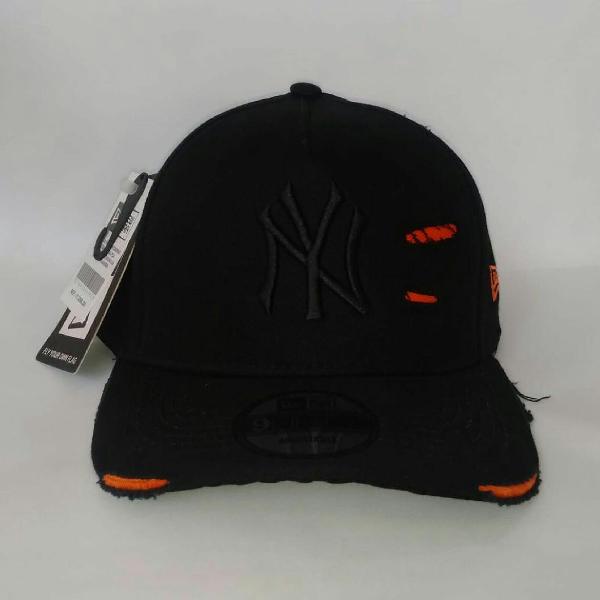 Boné New York fitão aba curva tamanho ajustável