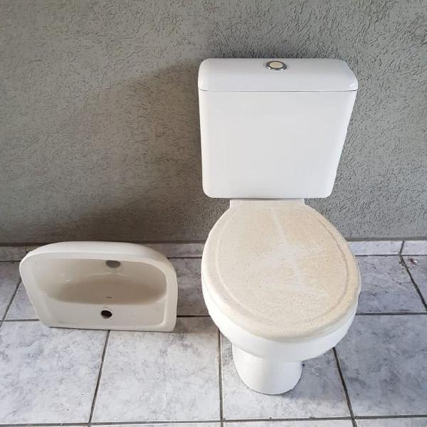 Kit Louça Banheiro Vaso Sanitário, caixa acoplada e pia