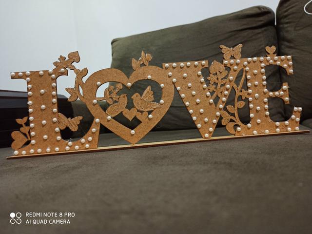 Placa LOVE decorada. ideal para mesas de casamentos,