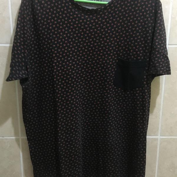 blusa long fit preta floral