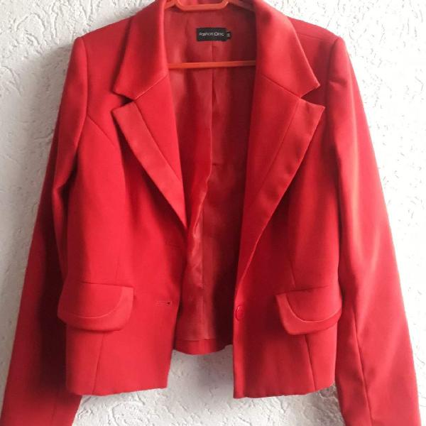 casaqueto preto + blazer vermelho