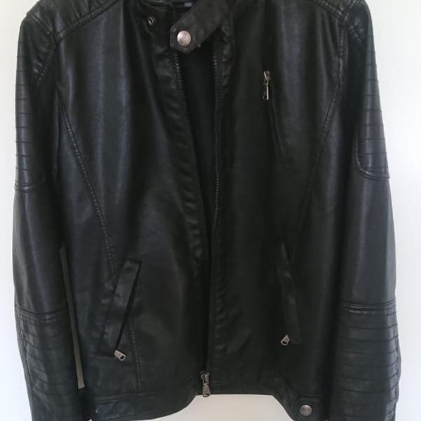 jaqueta masculina couro sintético, cor preta , tamanho m,