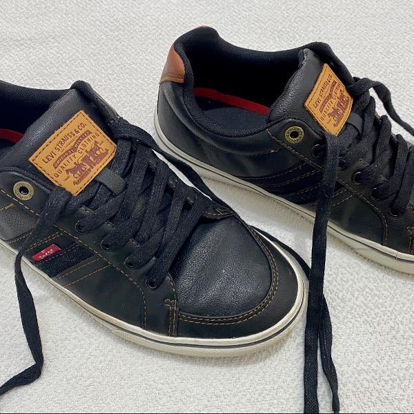 levis, sapatênis comprado em miami