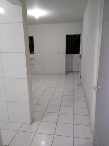 Aluga-se excelente apartamento