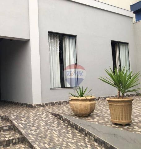 Casa com 3 dormitórios para alugar, 242 m² por R$