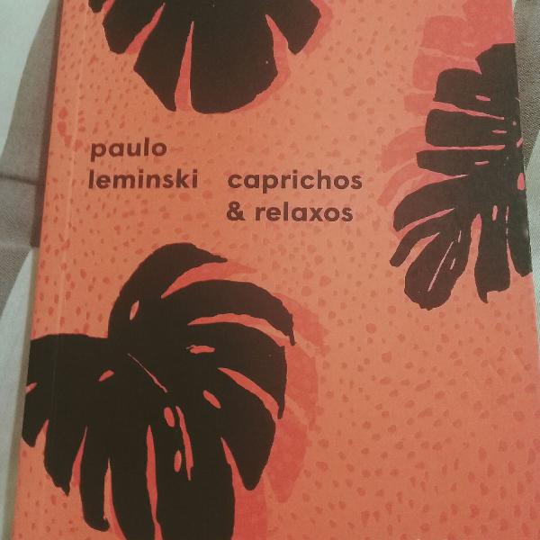 Livro Caprichos &amp; Relaxos, poesia de bolso