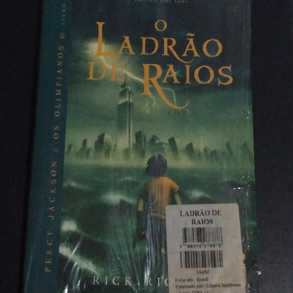 Livro Percy Jackson "O Ladrão de Raios"