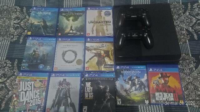 Vendo PS4 com 13 jogos e 2 controles