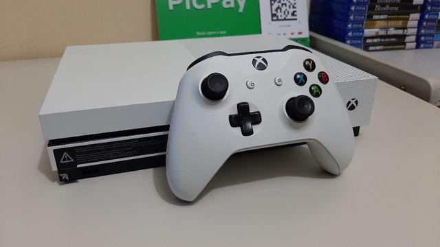 Xbox one S semi novo completo com recibo + garantia -