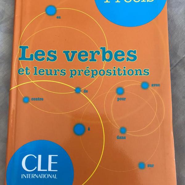 livro - les verbes et leurs prépositions - cle