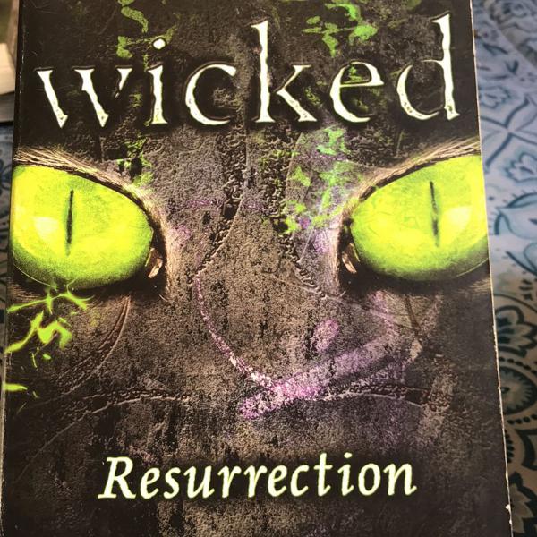 livro wicked - resurrection