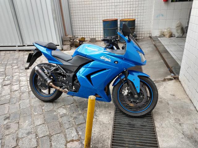 Kawasaki ninja 250 baixo km impecável aceita troca