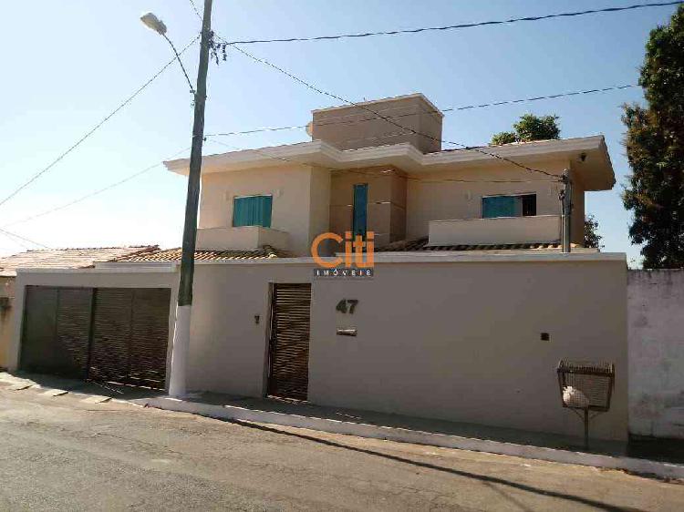 Casa, Centro, 3 Quartos, 2 Vagas, 2 Suítes
