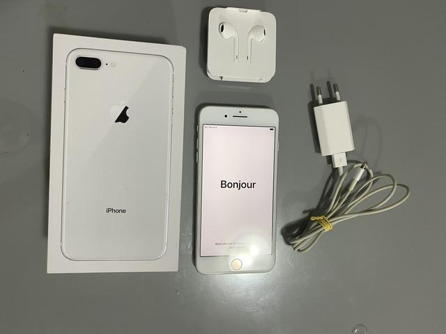 IPhone 8 Plus 64 GB, Prata + Acessórios