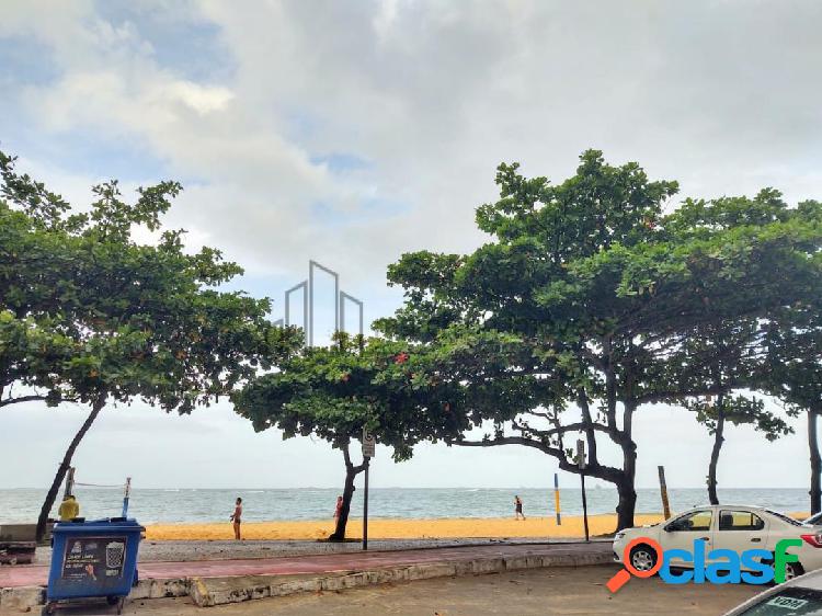 Amplo apartamento frente para o mar de Itapuã, 3 quartos