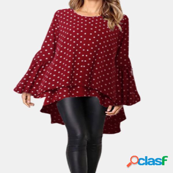 Blusa de bolinhas com manga irregular e lanterna de