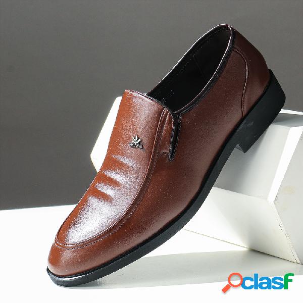 Homens Pure Color PU Couro Slip On Business Casual Sapatos