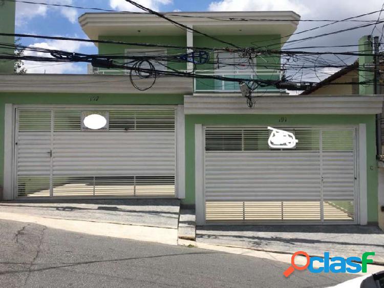 Sobrado com 4 Quartos à Venda, 200 m² por R$ 680.000 -