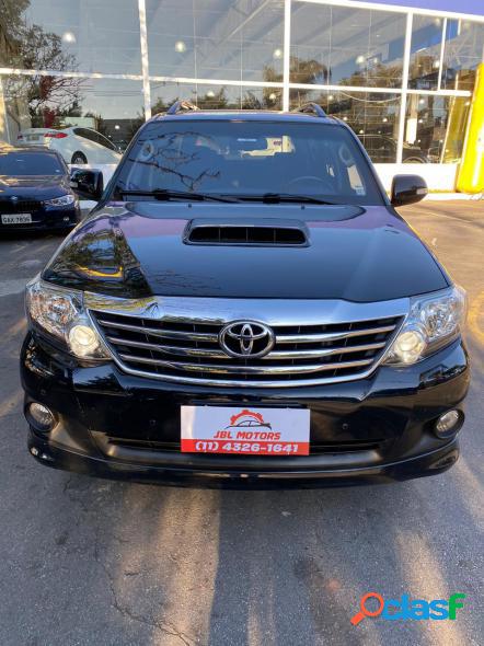 TOYOTA HILUX SW4 SRV D4-D 4X4 3.0 TDI DIES. AUT PRETO 2015