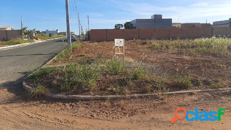 VENDE- SE TERRENO LOCALIZADO NO BAIRRO MONTE LÍBANO EM