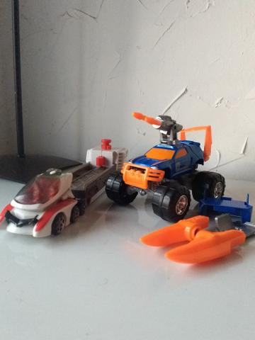 Dois carrinhos Hot wheels