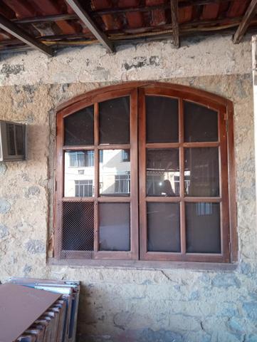 Vendo janela colonial madeira maciça
