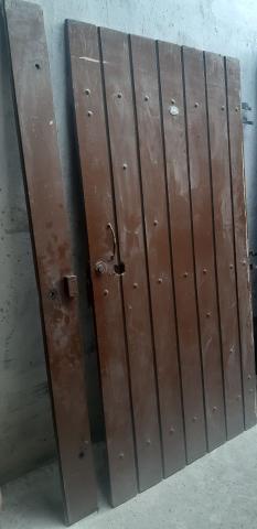Portão de madeira completo