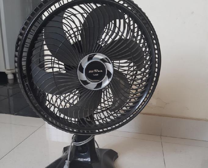 Vende-se esse ventilador usado