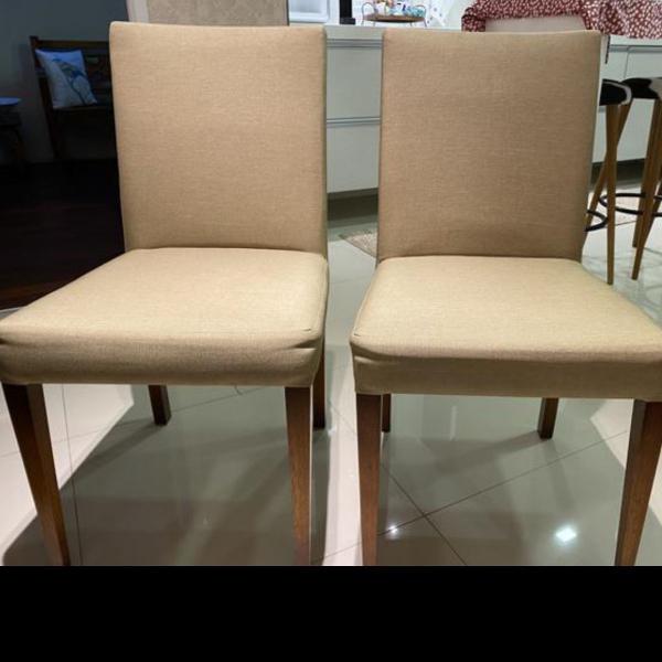 2 cadeiras de madeira