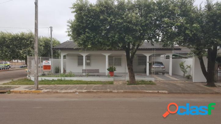 CASA DE ESQUINA NA AVENIDA CURITIBA EM SORRISO-MT