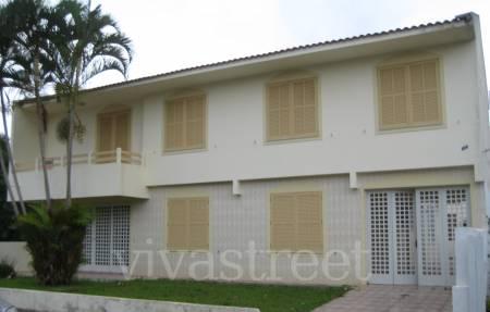 CASA, MAIS QUATRO APTOS. DOIS DORM.-CACH.BOM JESUS 30m. DO M