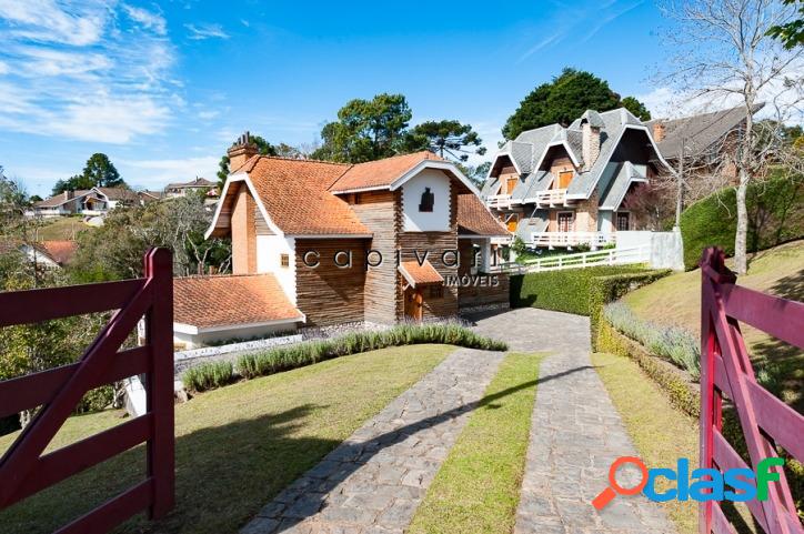 Casa em Campos do Jordão com 4 dormitórios - Região