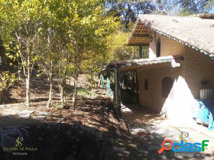 Chácara de 1.150 m² estilo rústico em Mairiporã.