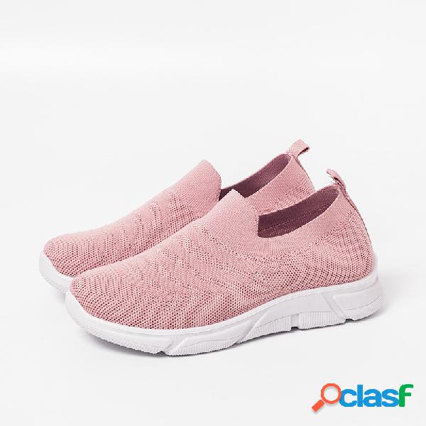 Deslizamento feito malha malha cor sólida em sapatos