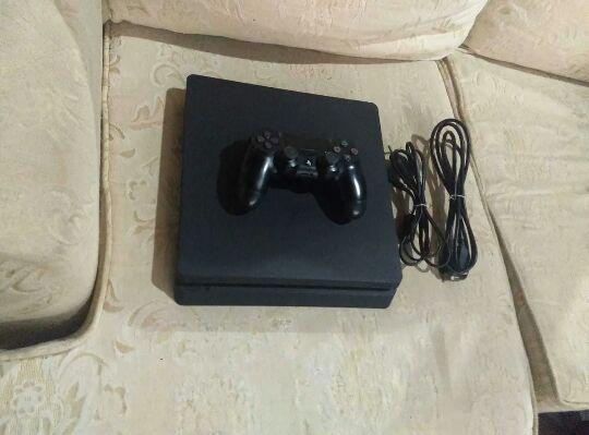 PS4 SLIM 500GB 3 JOGOS EM PERFEITO ESTADO