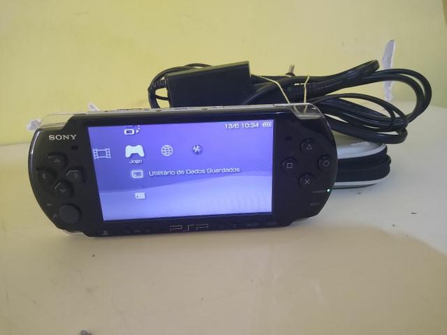PSP desbloqueado com carregandor original com 80 jogos na