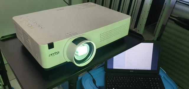 Projetor Sanyo XGA projector plc