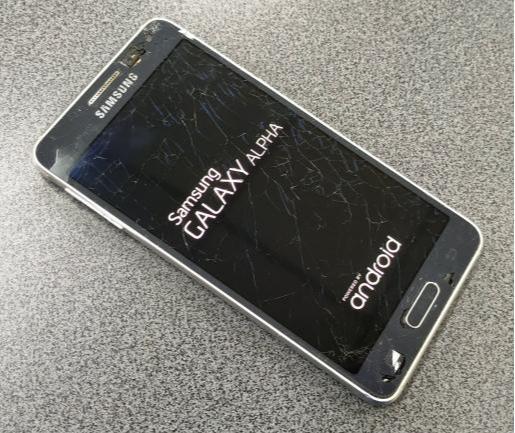 Samsung Galaxy Alpha (tela quebrada e funcionando)