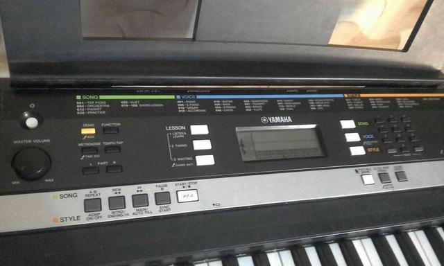 TECLADO Yamaha psr 243