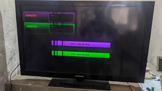 TV LCD 40 SAMSUNG Com defeito, a tela está com listras e