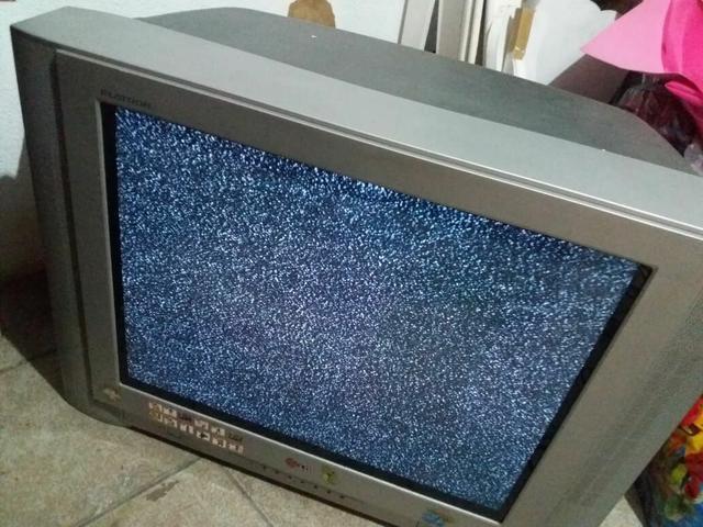 TV LG TUBO TELA PLANA COM CONTROLE