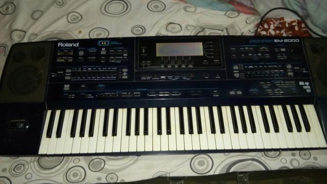 Teclado M2000 da Roland