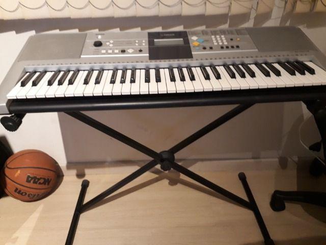 Teclado Yamaha PSR E323