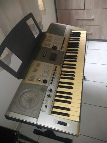 Teclado Yamaha psr E403