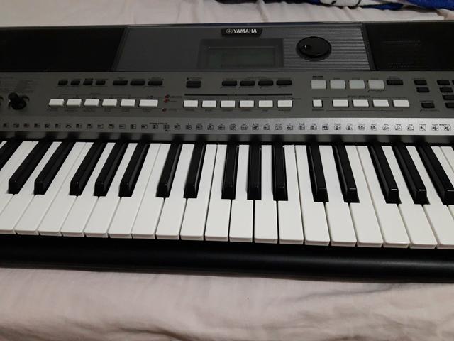 Teclado Yamaha psr E443